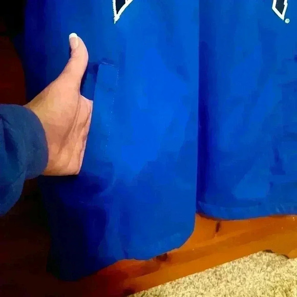 Men’s Kentucky Pullover - Medium - Picture 4 of 9